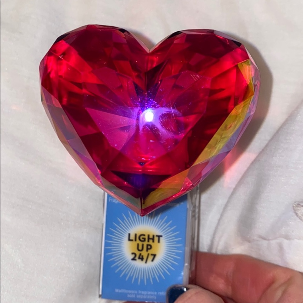 HEART CRYSTAL HEART NIGHTLIGHT & 
Wallflower Plug In Scent Brand New